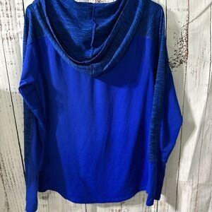 Hooded long sleeve shirt